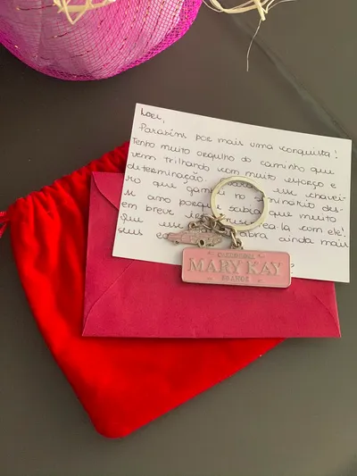 Bilhete manuscrito de parabéns por conquistar o carro Mary Kay