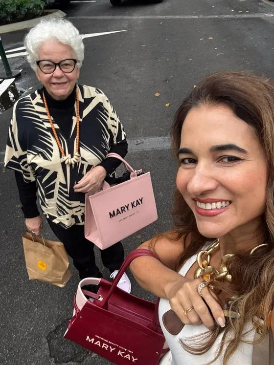 Kátia Teixeira com a mãe, também consultora Mary Kay